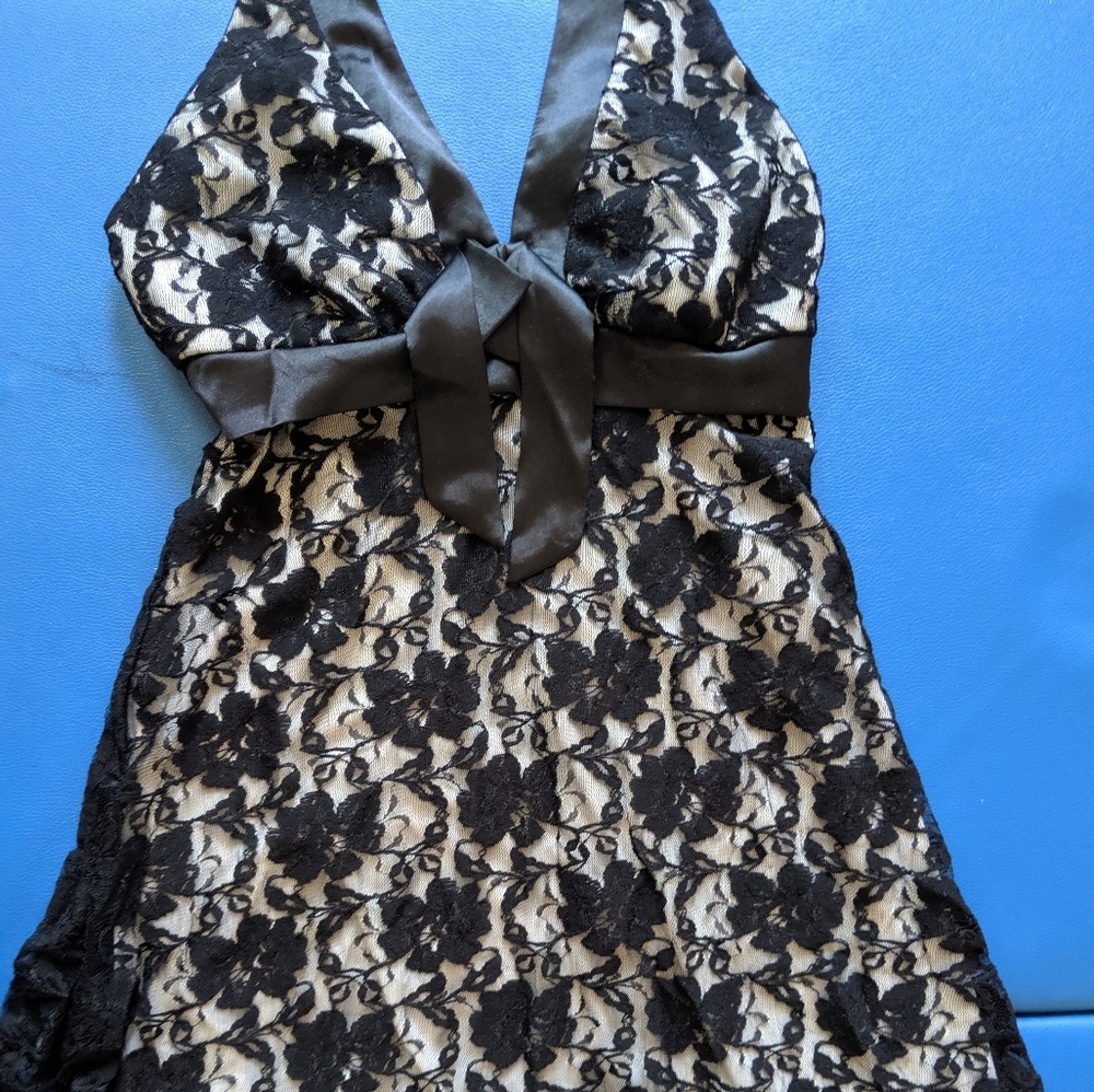 Beautiful black lace dress - Picture 3 of 3